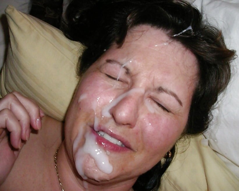 Благородная старушка получила сперму на лицо после траха с парнем 